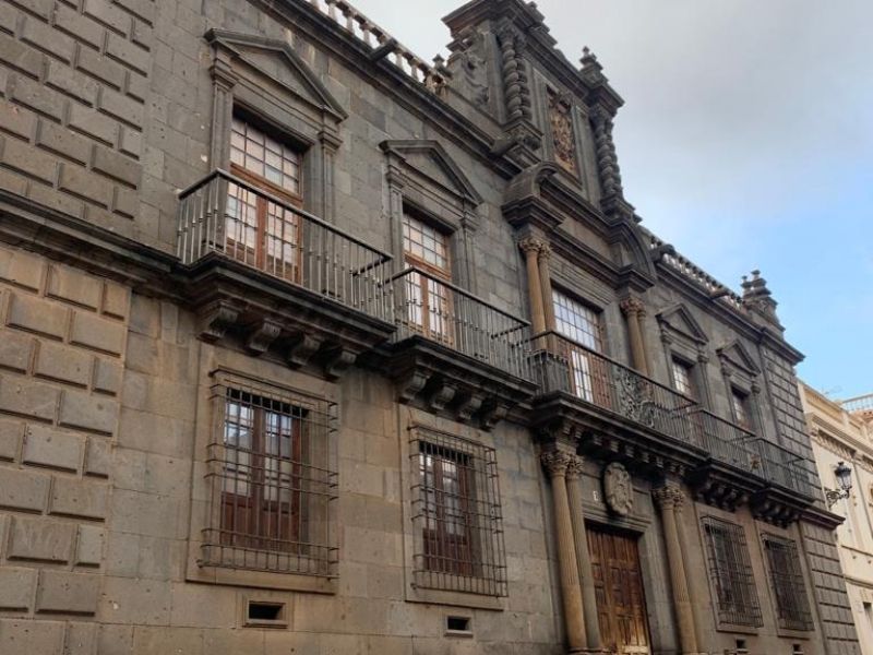 El palacio oscuro El palacio oscuro