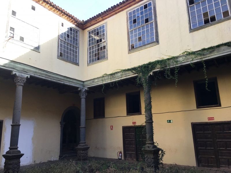 El palacio oscuro El palacio oscuro